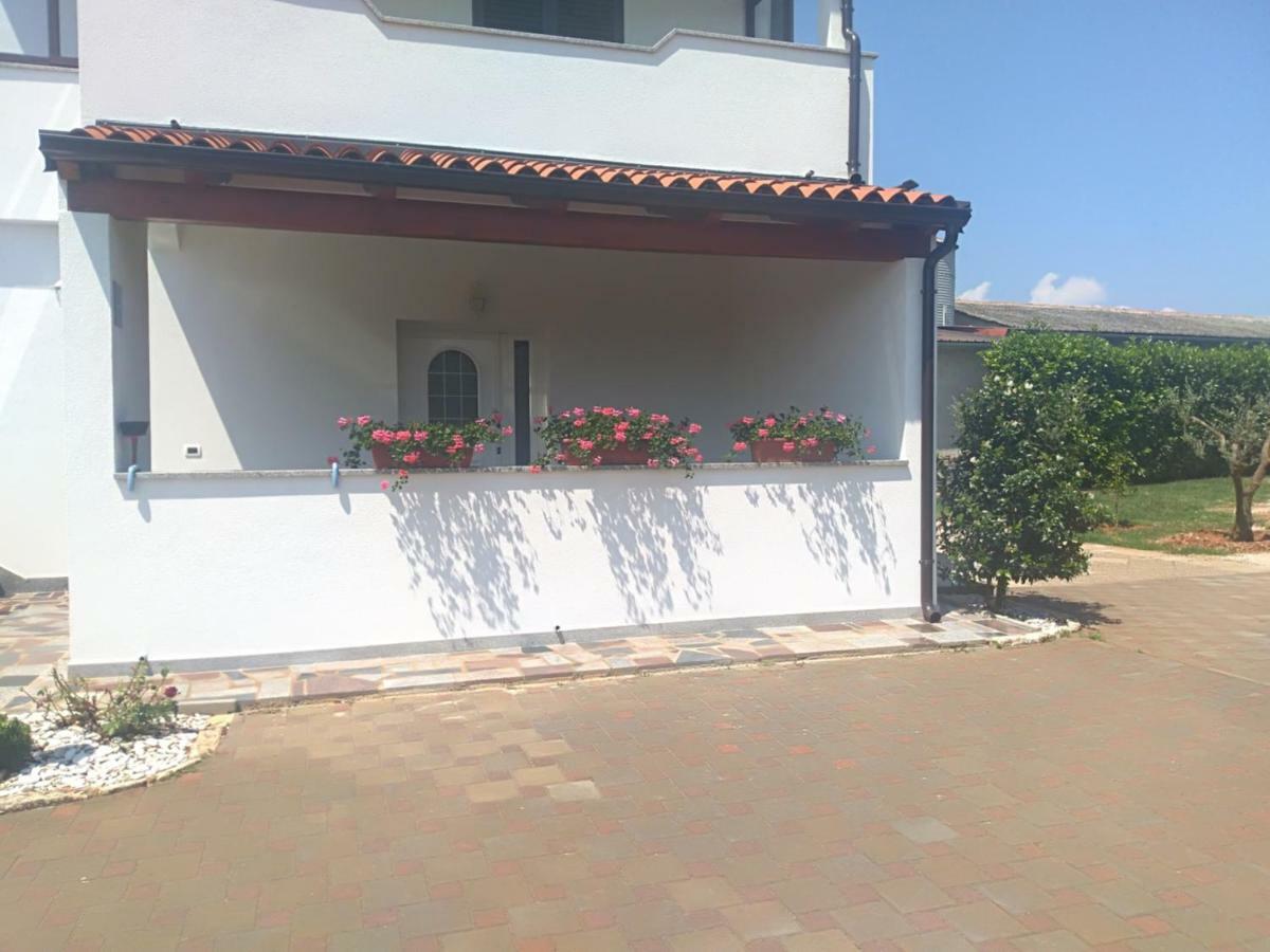 Apartment Ivana Новиград Экстерьер фото